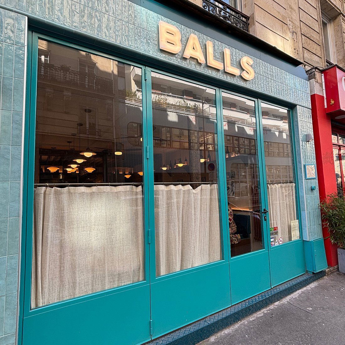 Balls, Restaurant in Paris