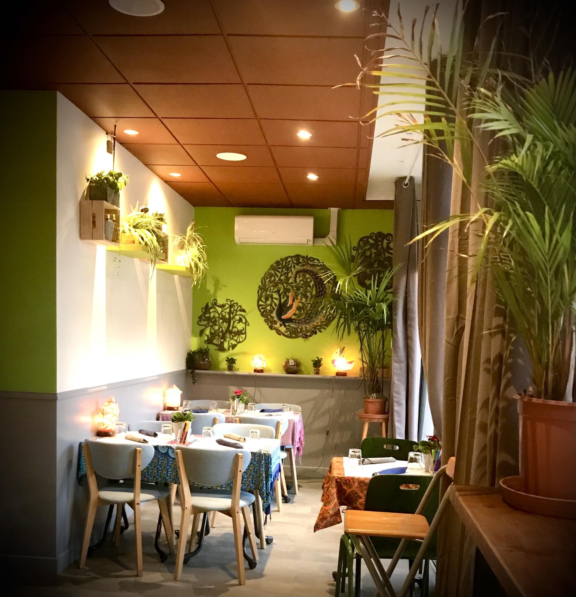 Les Banquettes Rouges restaurant in Blois, France