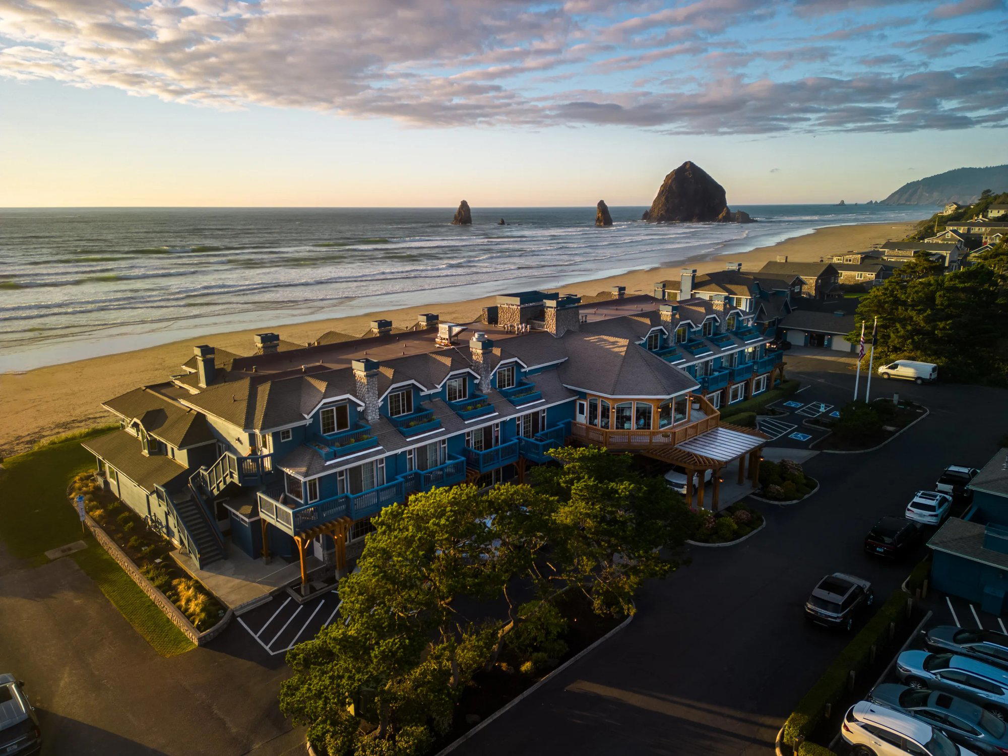 Stephanie Inn & Dining Room restaurant in Cannon Beach
