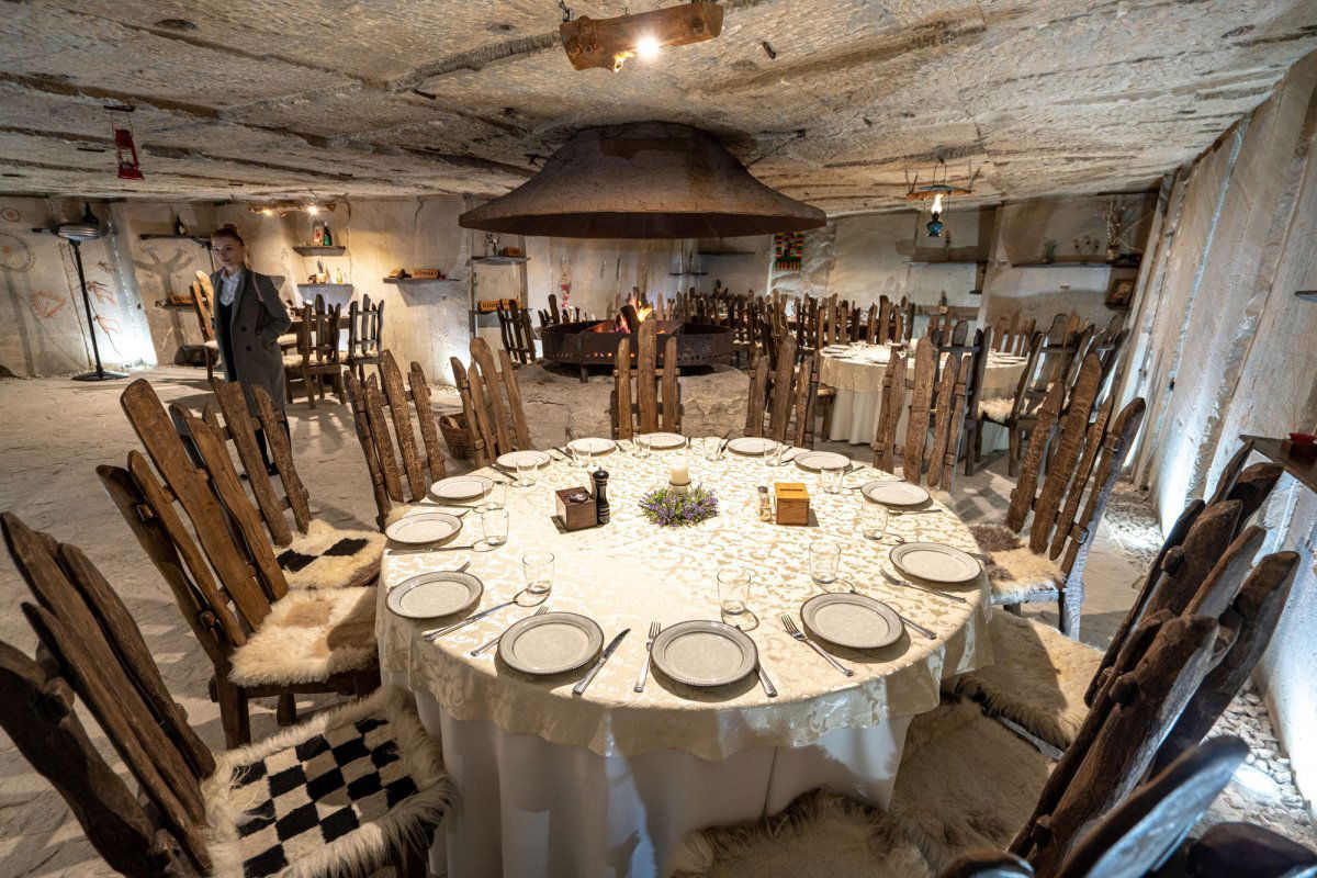 Epoca de Piatră, Restaurant in Branesti