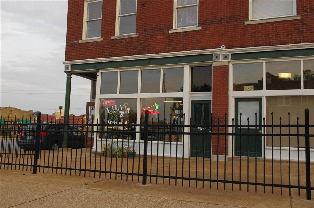 Lily's, Restaurant in St Louis