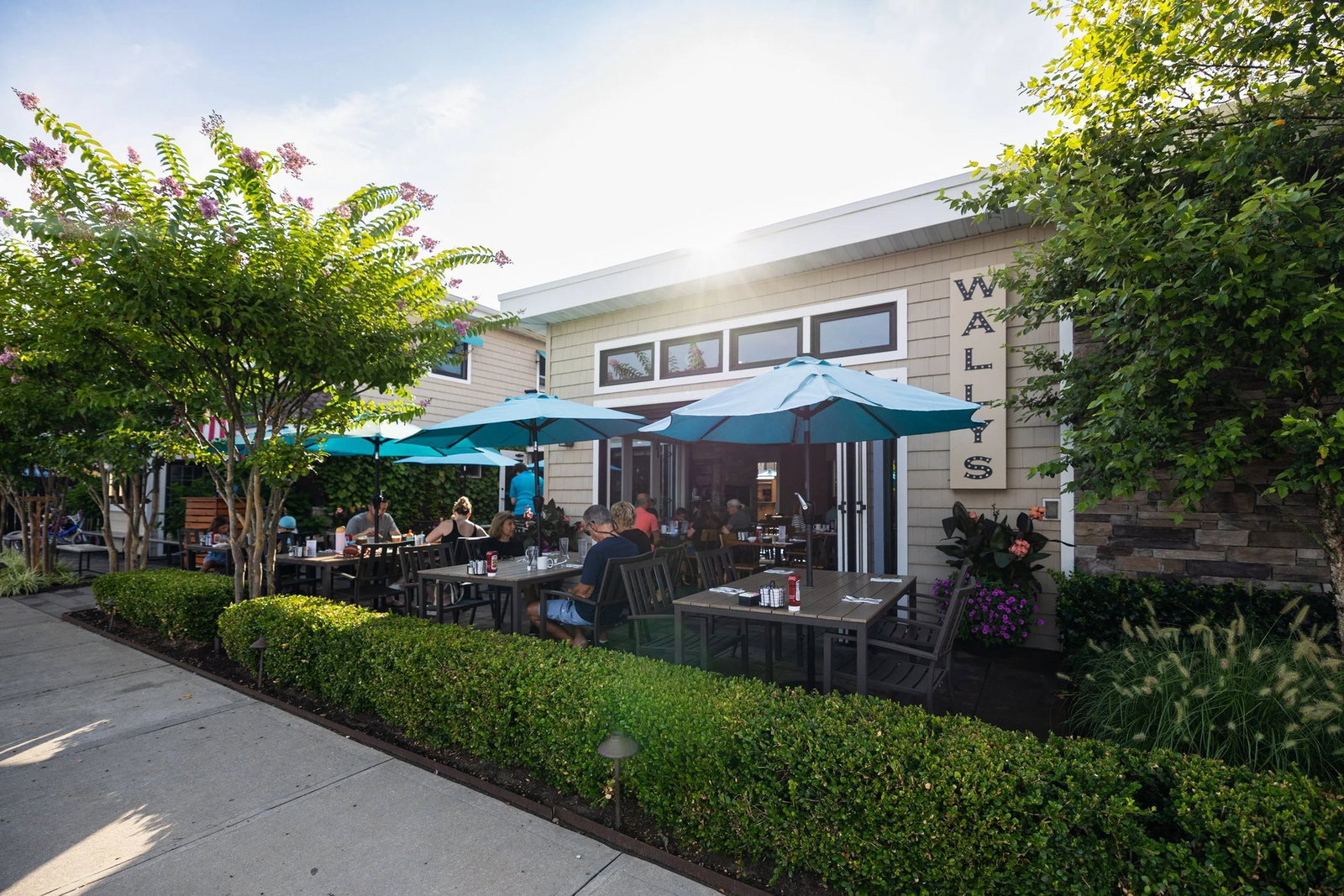 Wally's, Surf City, United States