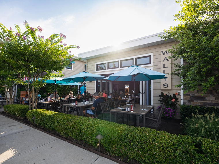 Wally's, Surf City, United States