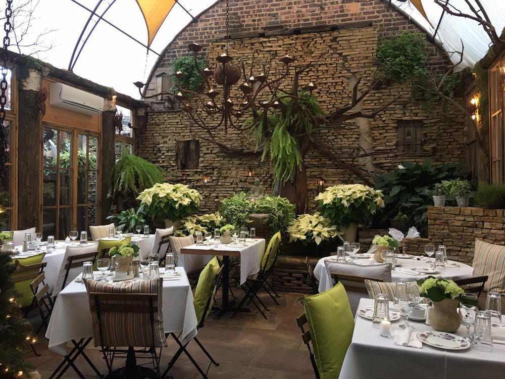 Le Petit Cafe restaurant in New York City, United States