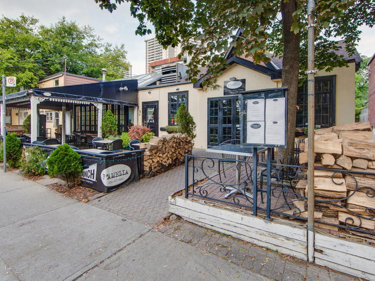 F'Amelia, Toronto, Canada