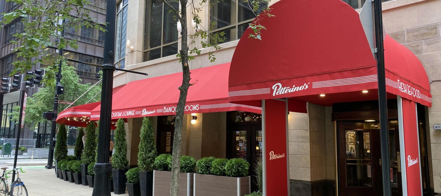 Petterinos restaurant in Chicago, United States