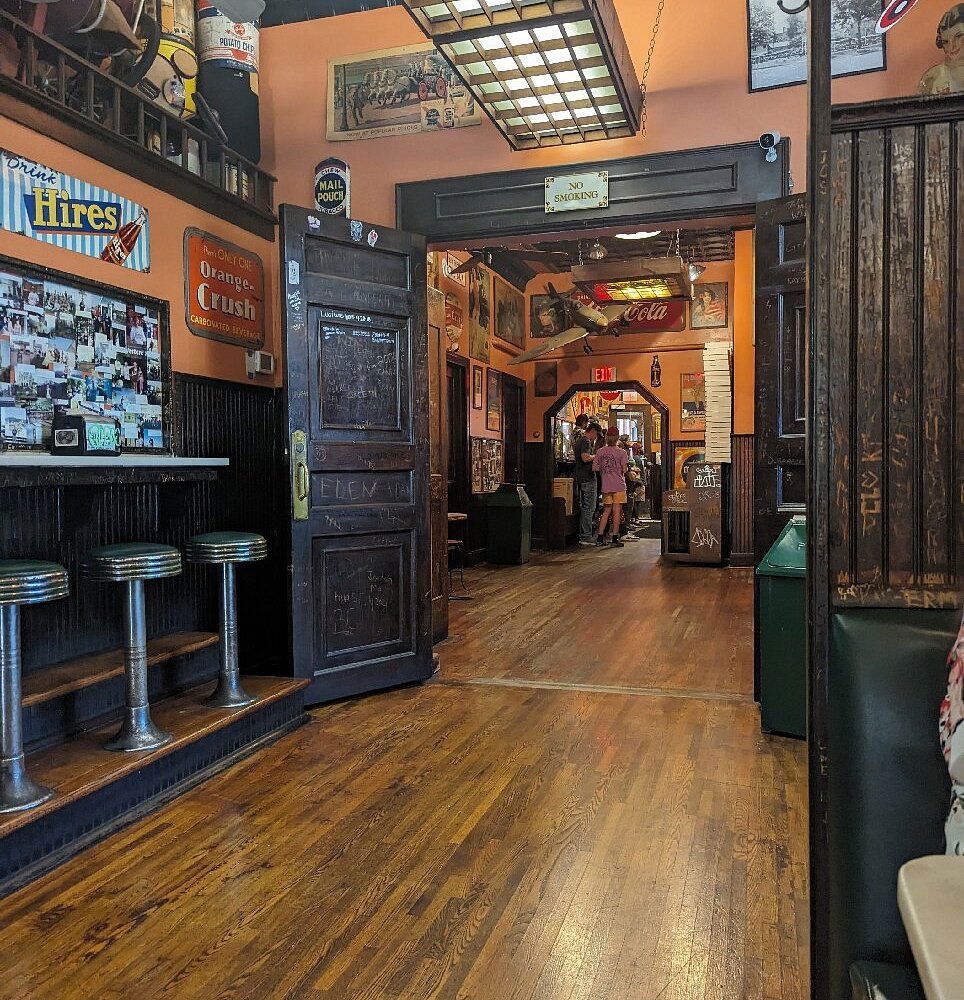 Yesterdog, Restaurant in Grand Rapids