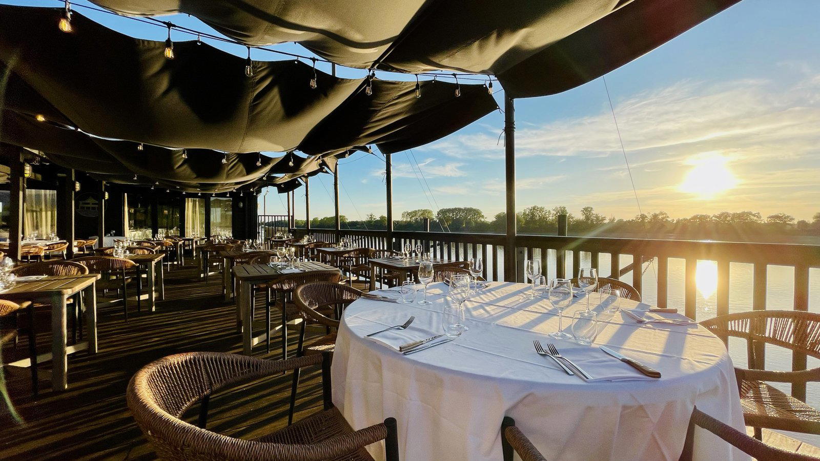 La Maison du Fleuve restaurant in Camblanes Et Meynac, France