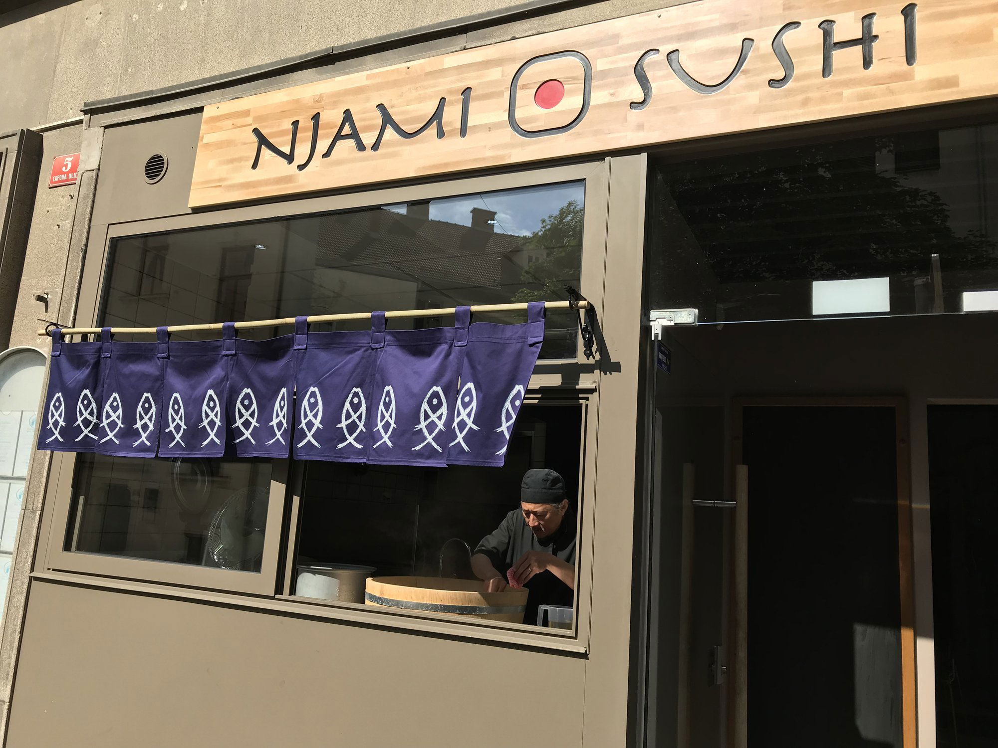 Njami sushi, Restaurant in Maribor