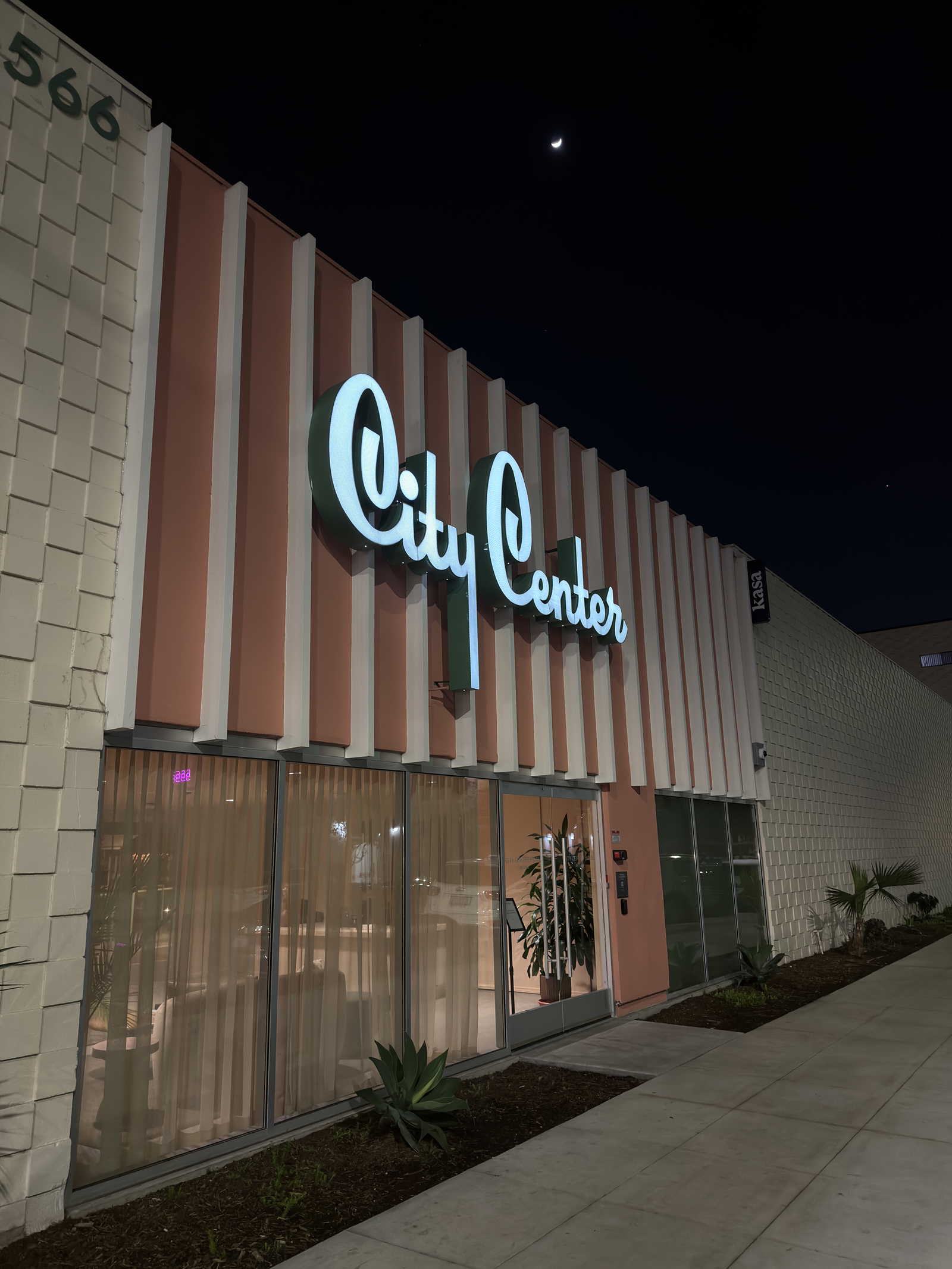 Olive & Rose restaurant in Long Beach, United States