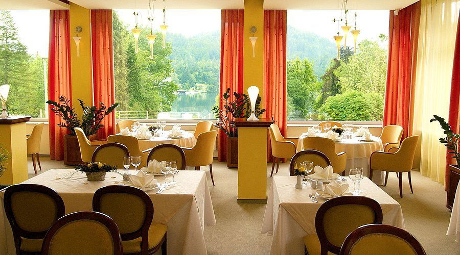 Beli labod 2ï¼ç½å¤©é¹ é¤å ï¼, Restaurant in Ljubljana
