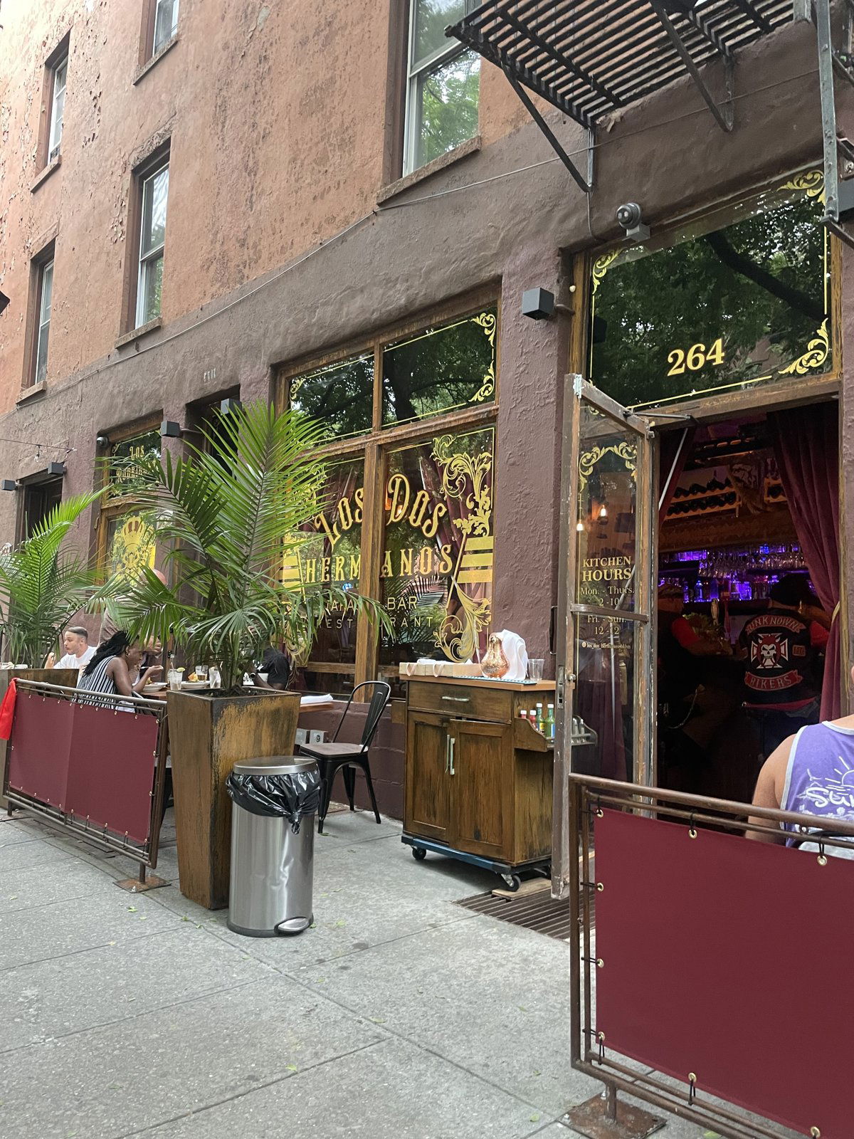 Los Dos Hermanos, Restaurant in New York City