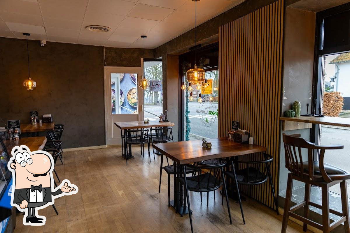 Green Corner, Restaurant in Holb K