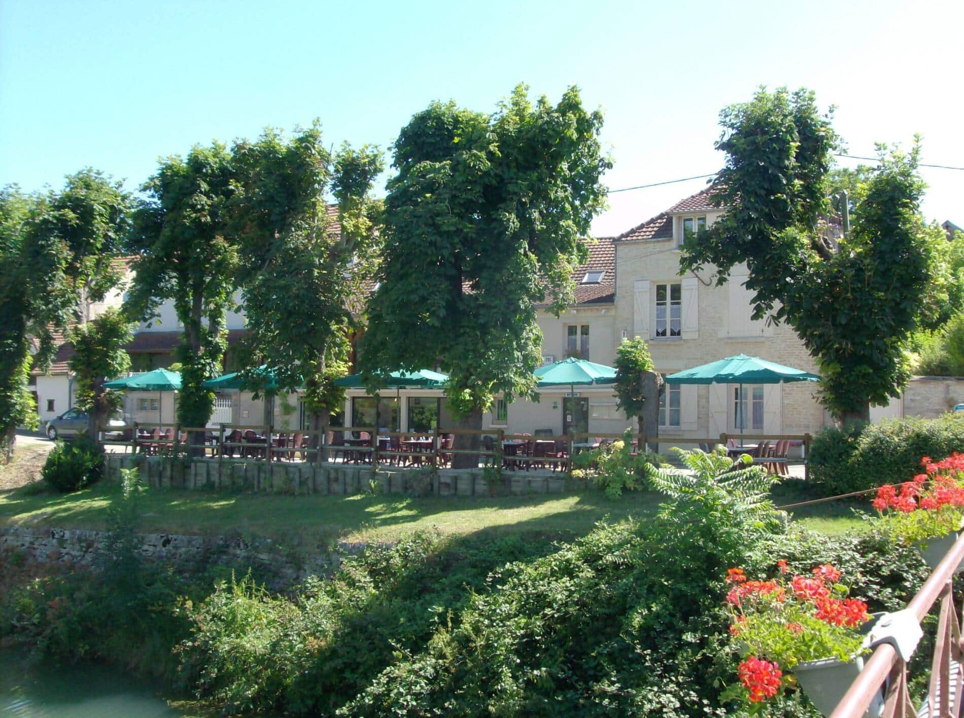 Restaurant de l'Ecluse restaurant in Chassignelles, France