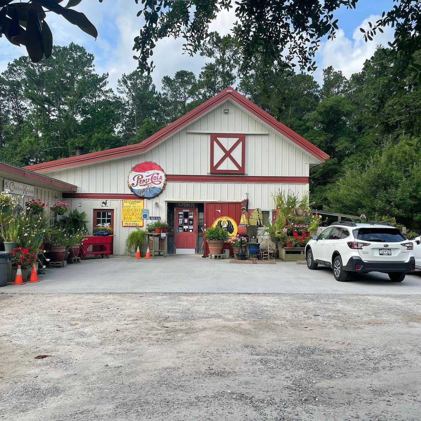 Cahill's Market & Chicken Kitchen restaurant in Bluffton, United States