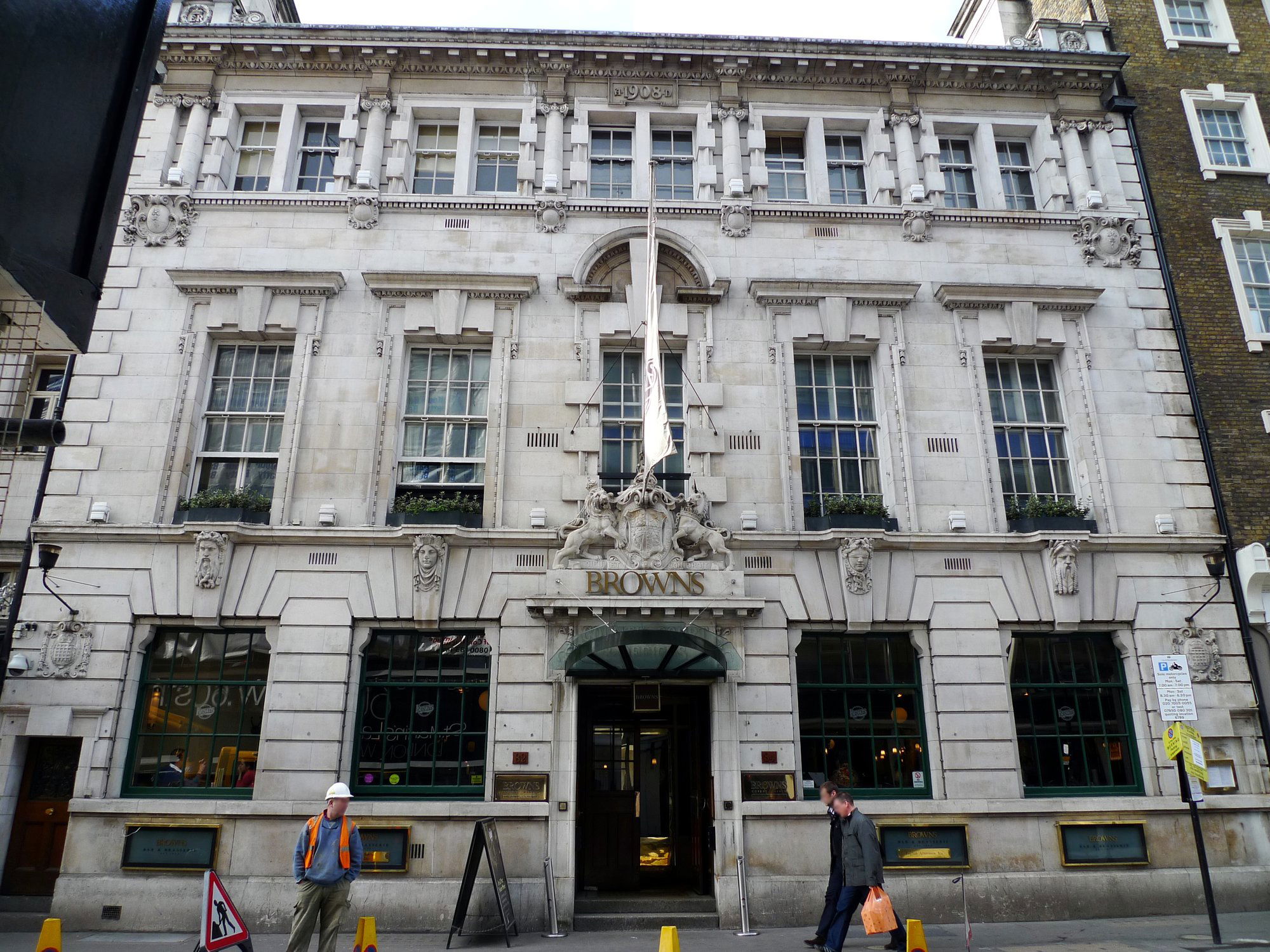 Browns, Restaurant in London