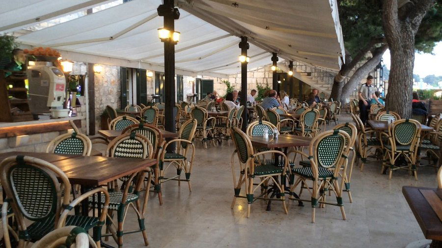 Topolino, Restaurant in Bol