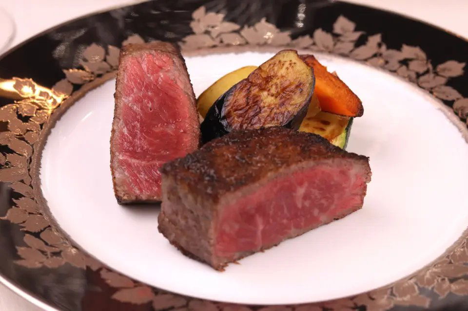 Kobe Gyuu Rogama Sumiyaki Steak Ginza Ichimiya, Restaurant in Tokyo