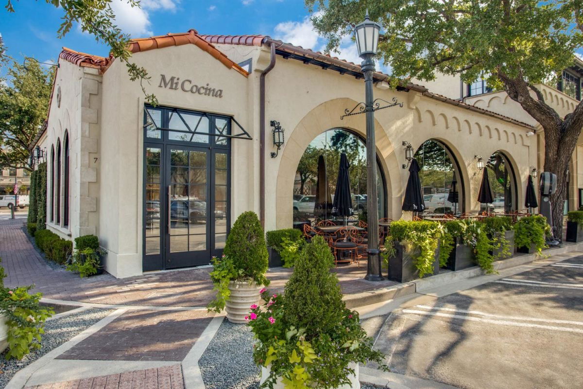Highland Park Village, Restaurant in Highland Park