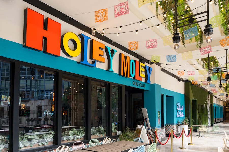 Holey Moley - San Antonio, Restaurant in San Antonio