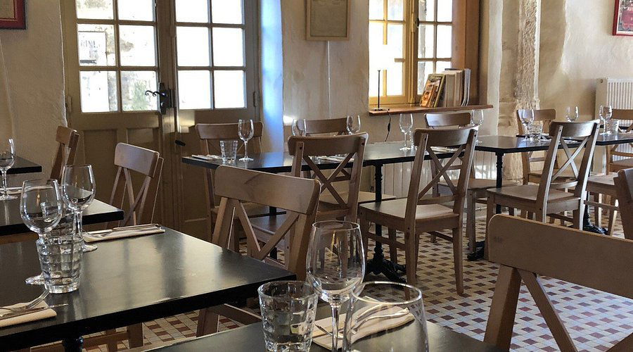 La Poule Noire, Restaurant in La Charite Sur Loire