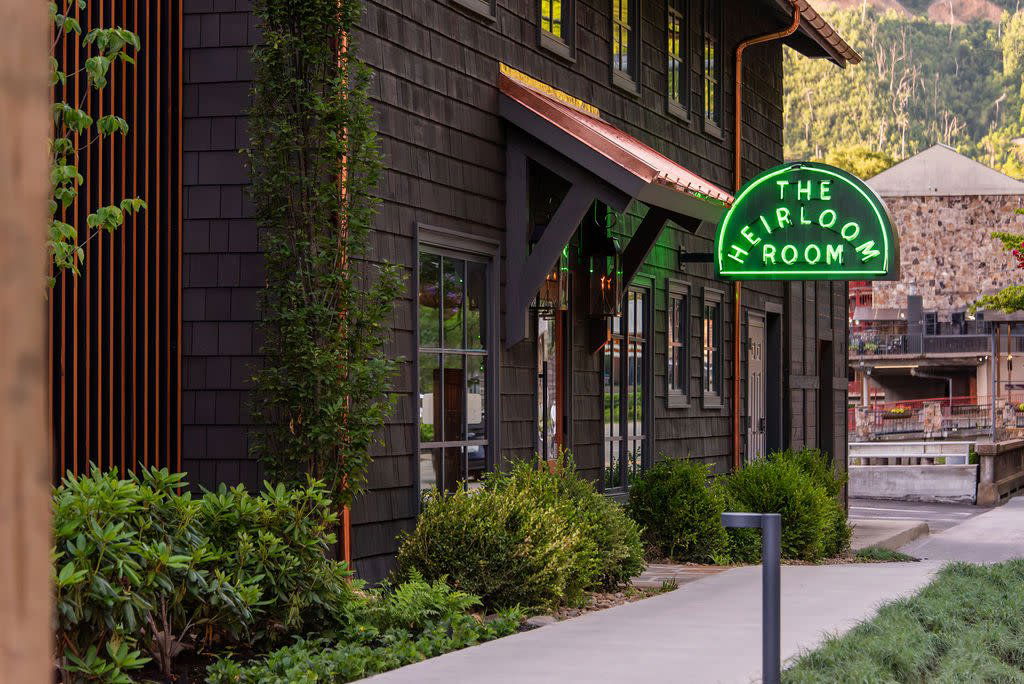 The Heirloom Room: Creekside Restaurant & Bar, Restaurant in Gatlinburg