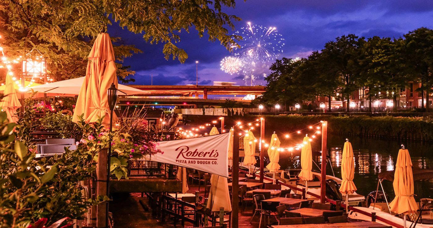 Robert's Pizza and Dough Company restaurant in Chicago, United States