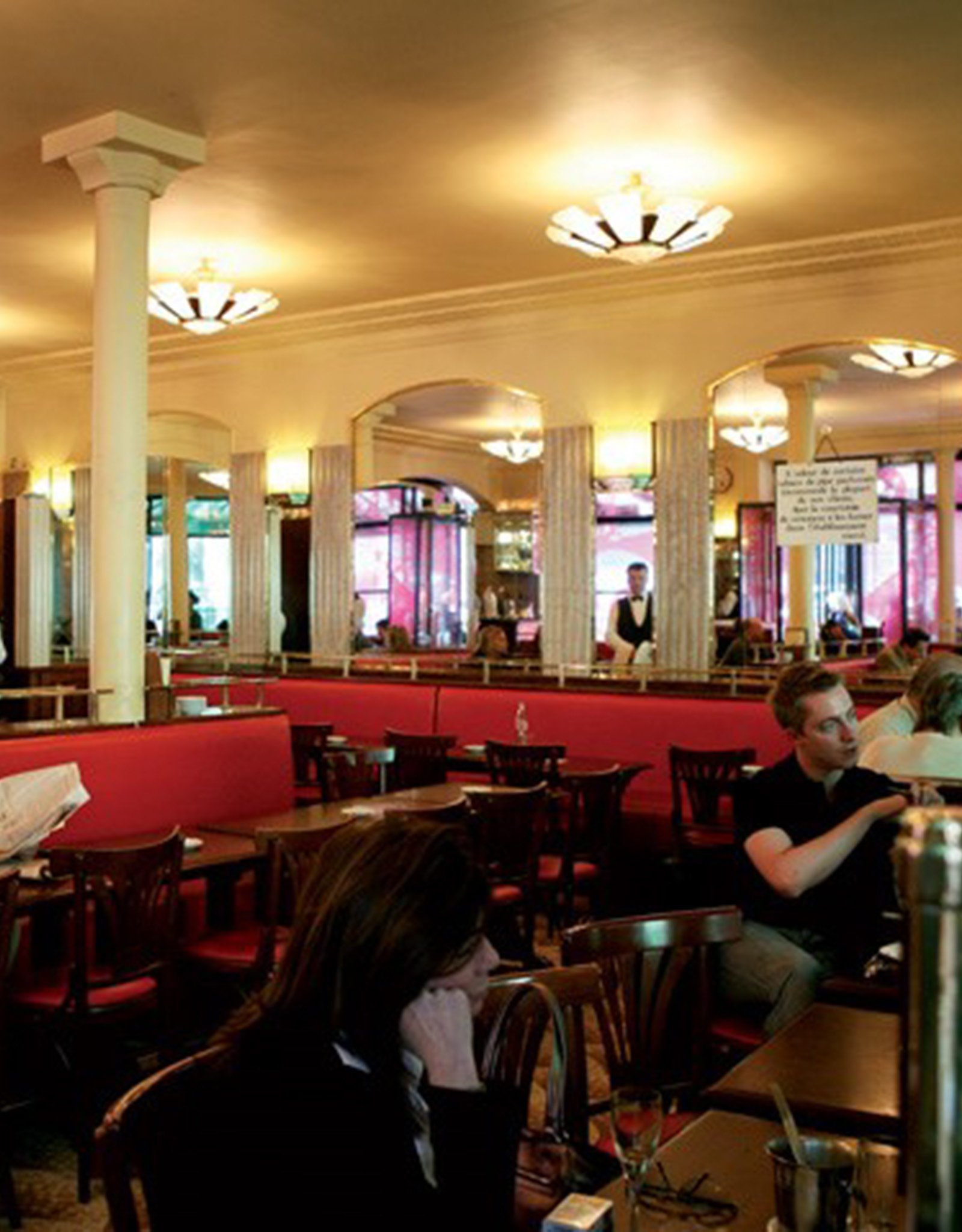 Café Flore, Restaurant in Paris