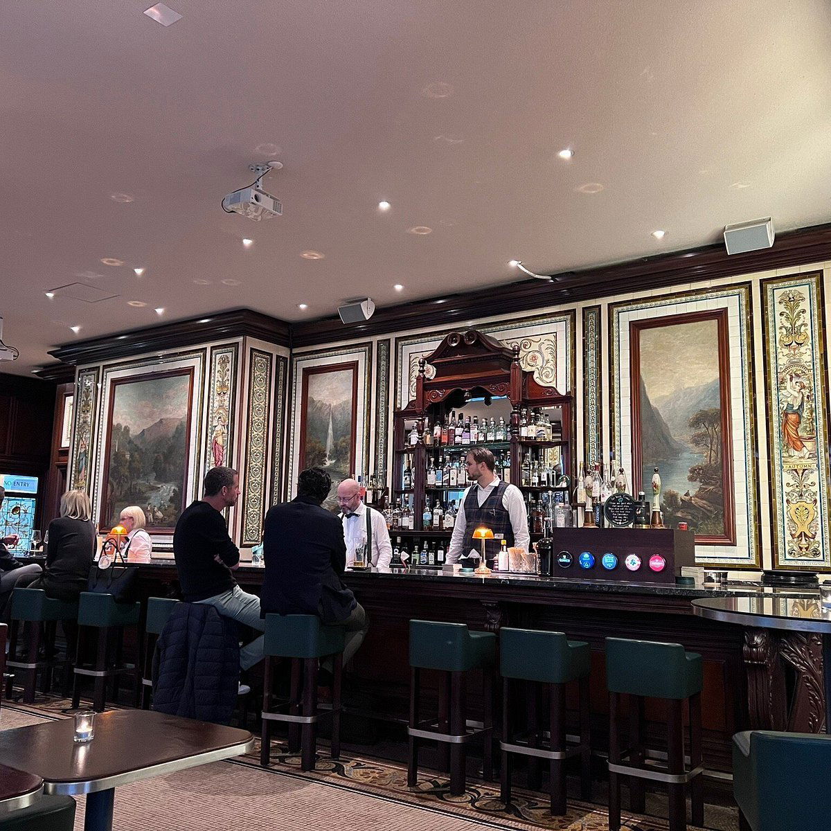 James Joyce Restaurant & Bar, Restaurant in Zürich