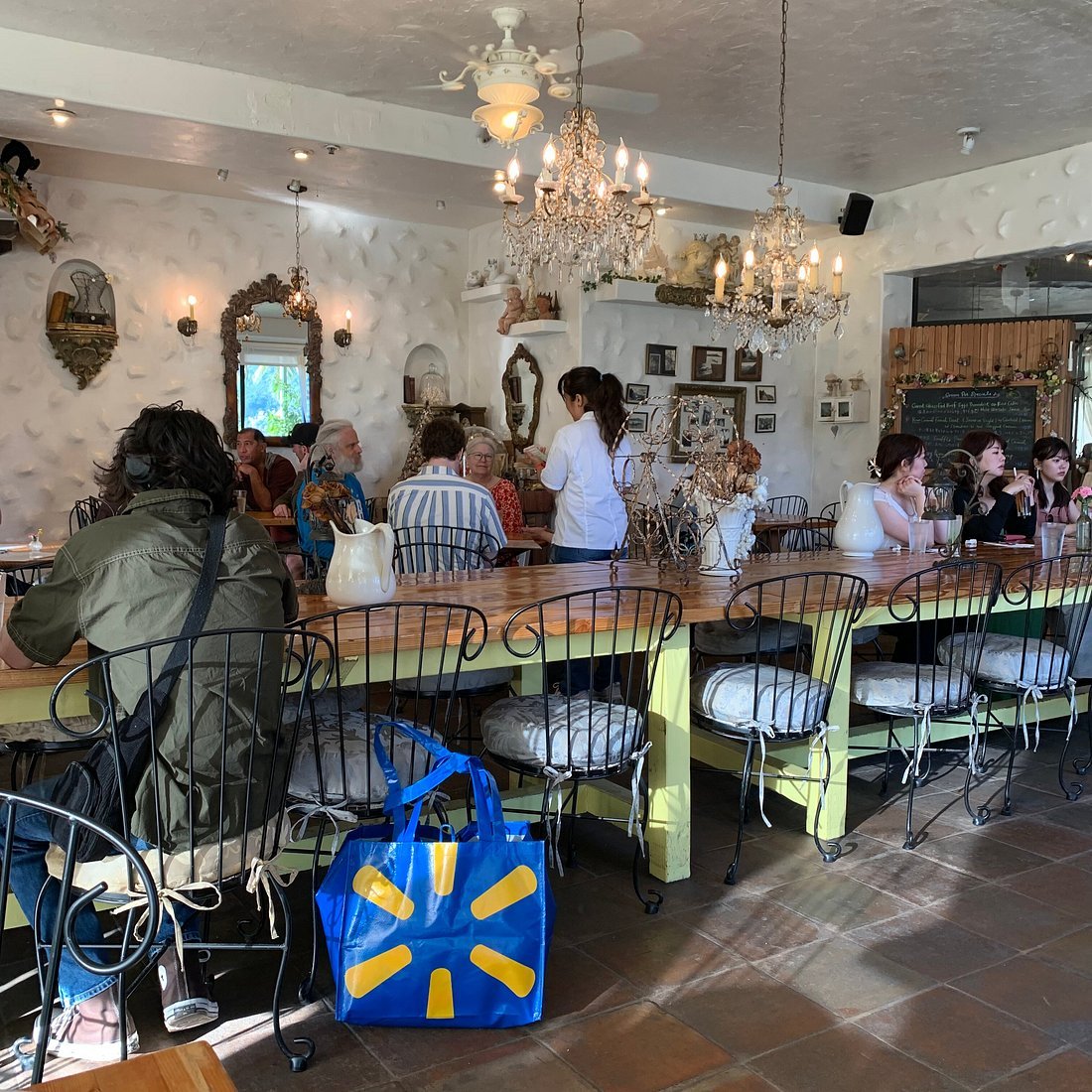 Cream Pot restaurant in Honolulu, United States