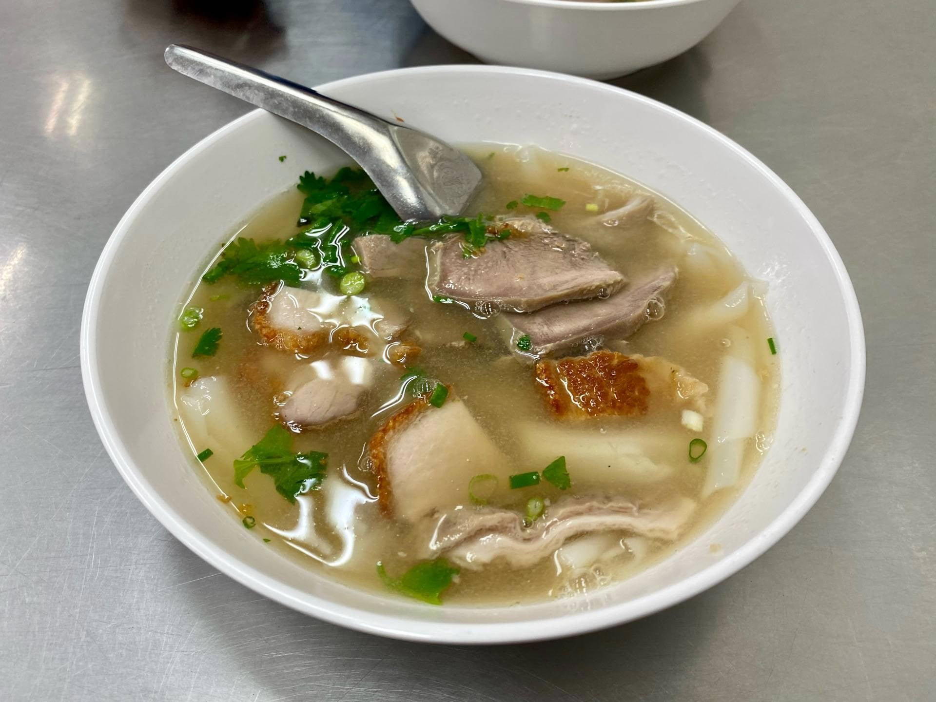Nai Ek Roll Noodles (ก๋วยจั๊บนายเอ็ก), สัมพันธวงศ์, Thailand