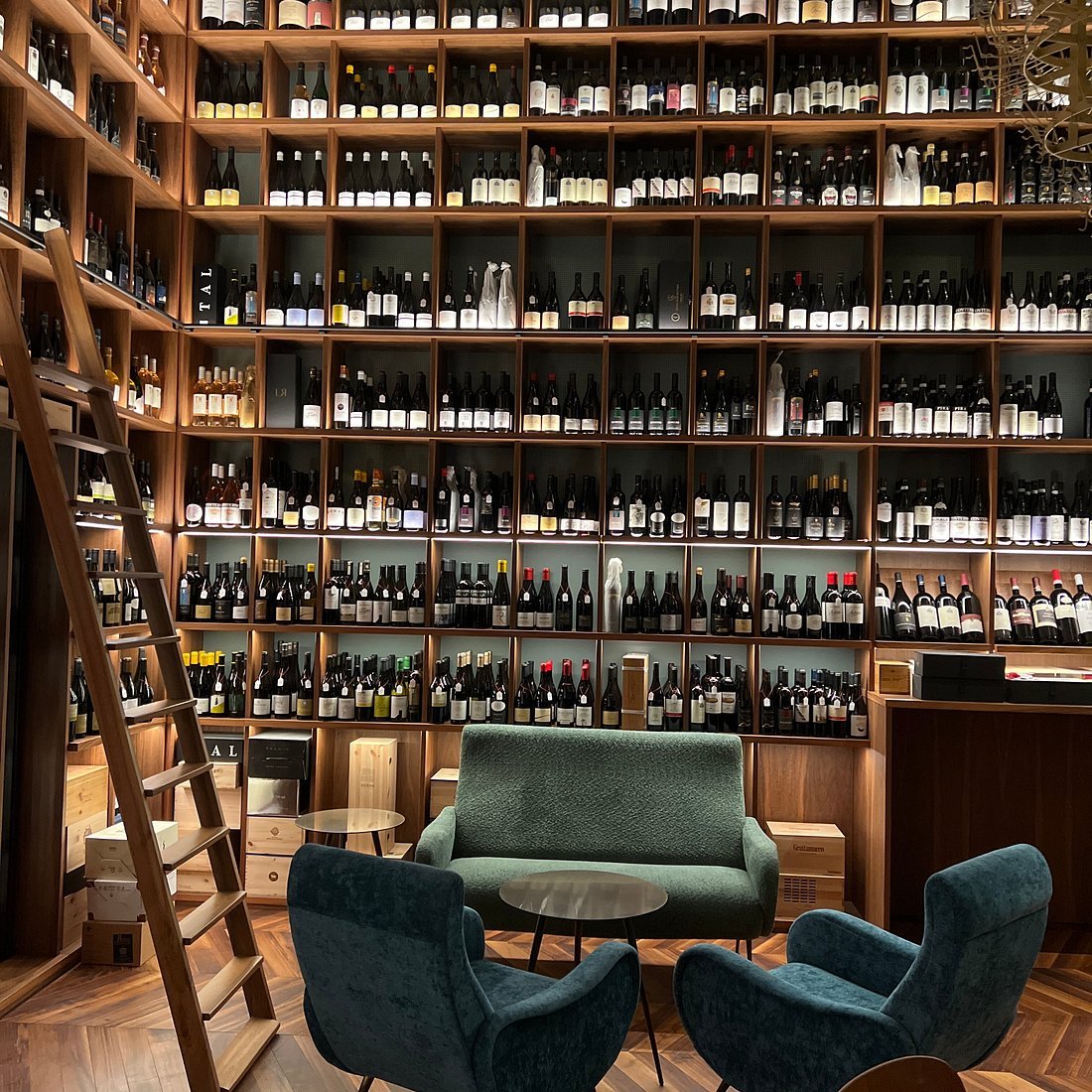 Vinothek Relax Pizzeria, Merano, Italy