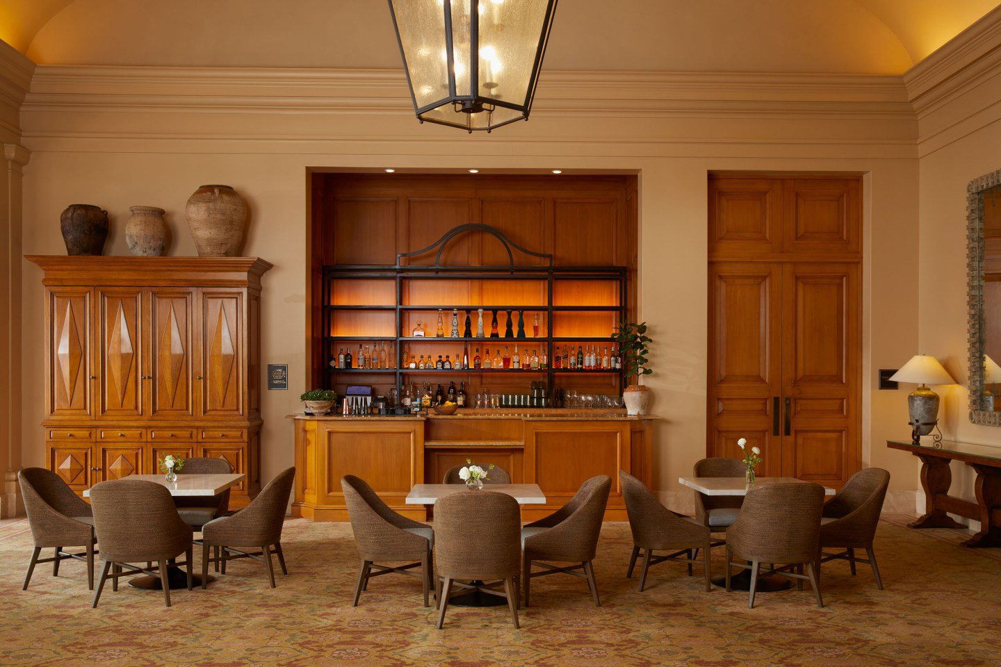 Villa Clubhouse Pool & Restaurant, Restaurant in Newport Beach