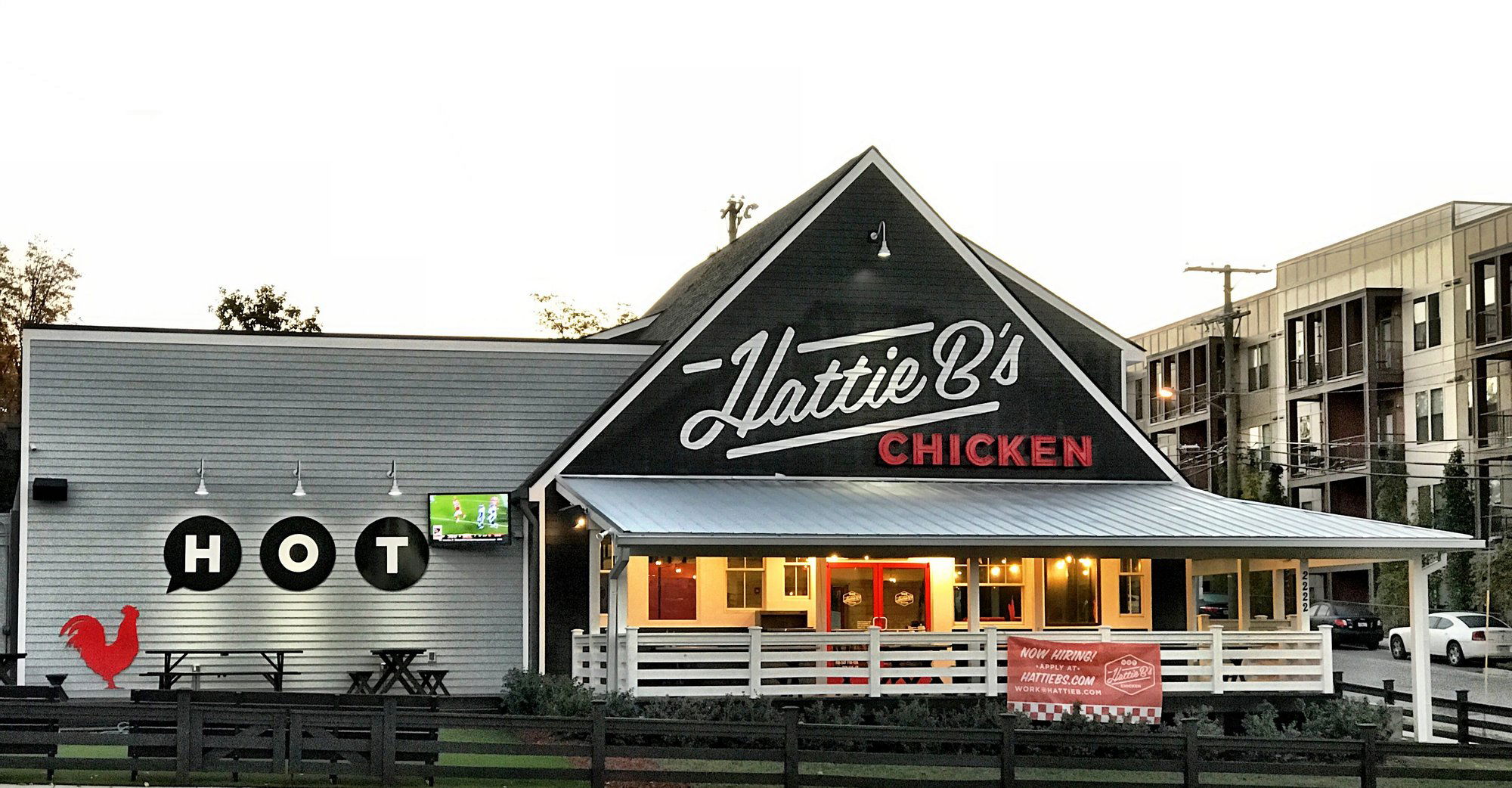 Hattie B's Hot Chicken - Nashville - Melrose, Restaurant in Nashville