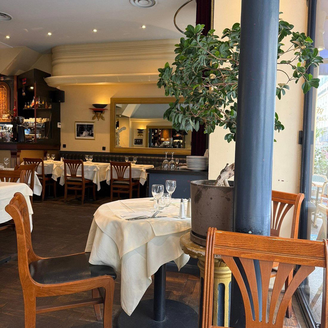 Les Diamantaires restaurant in Paris, France