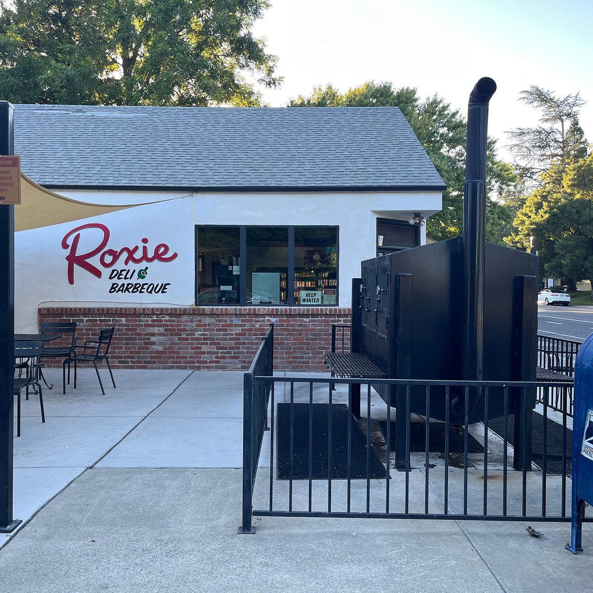 Roxie Deli & Barbeque restaurant in Sacramento, United States