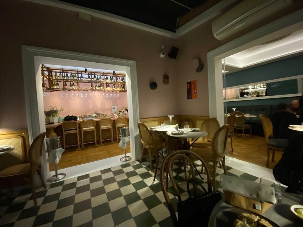 Linovatis, Restaurant in Athens