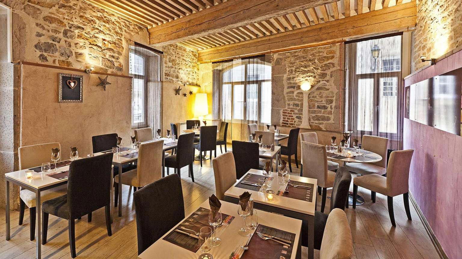 LA TABLE DE PERRAUD, Lons Le Saunier, France