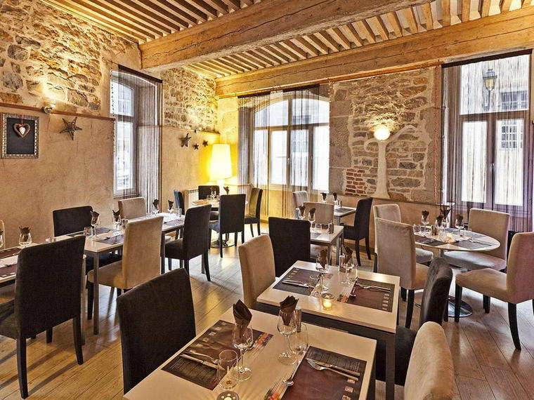 LA TABLE DE PERRAUD, Lons Le Saunier, France