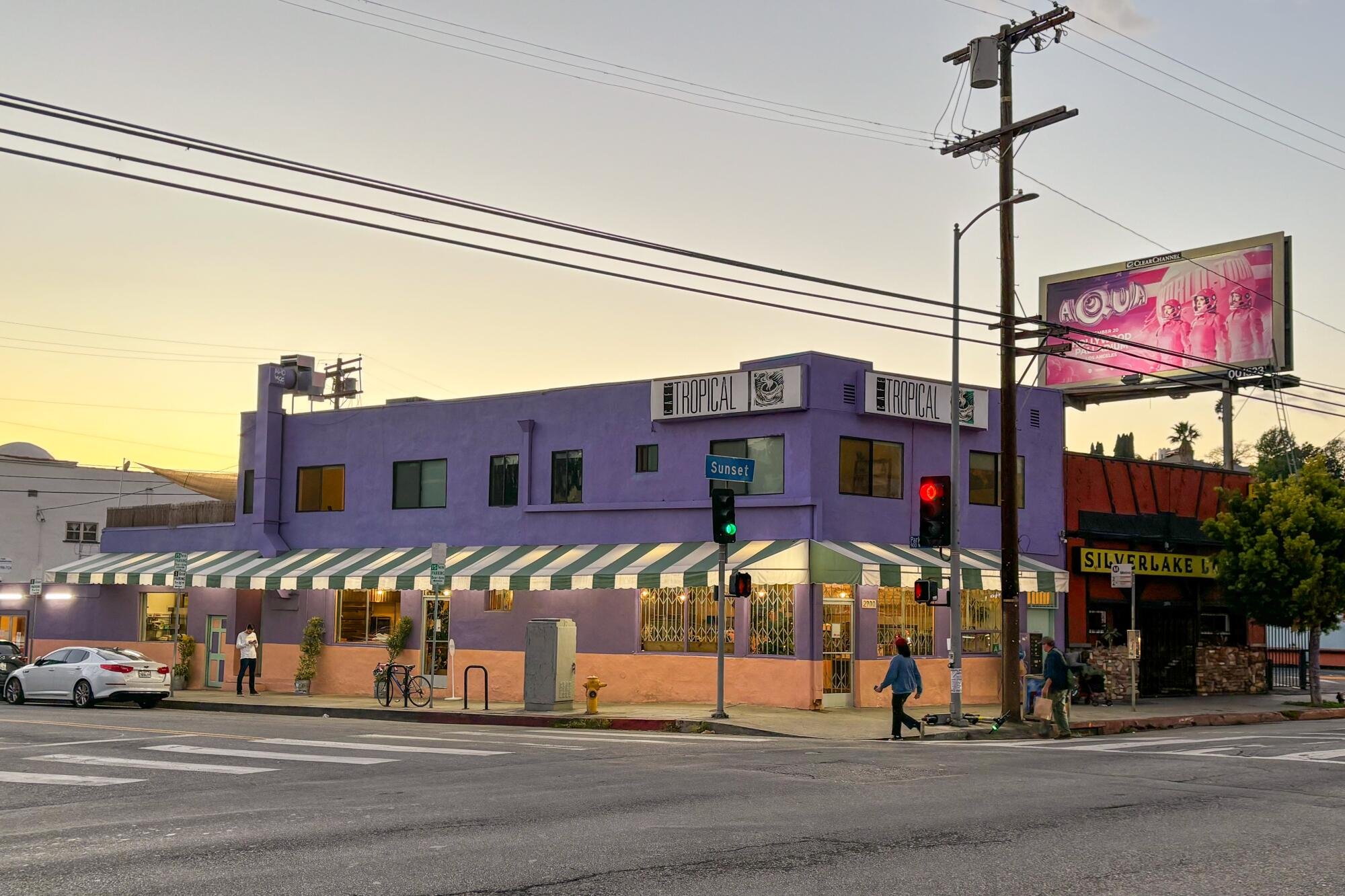 Café Tropical, Restaurant in Los Angeles