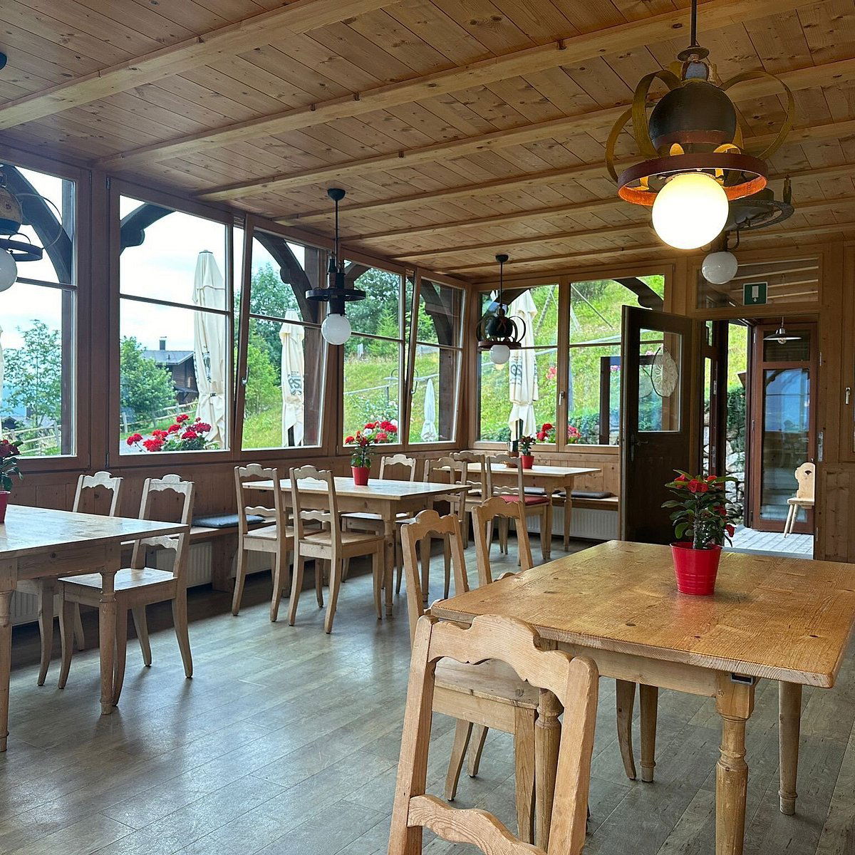 Eggerhof Schnauzerstube, Restaurant in Marling