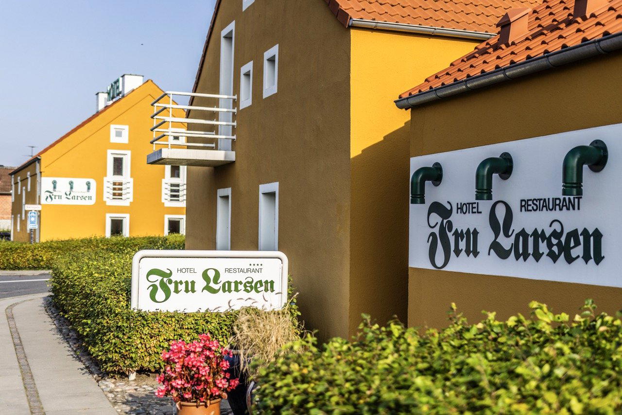 Fru Larsen restaurant in Langa