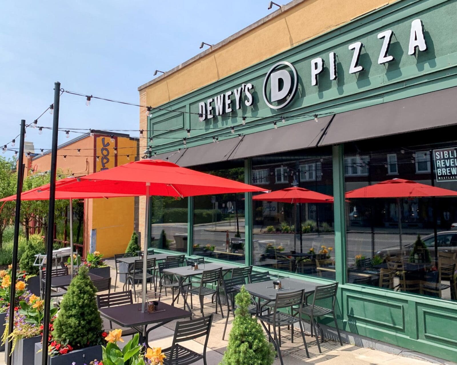 Dewey's Pizza