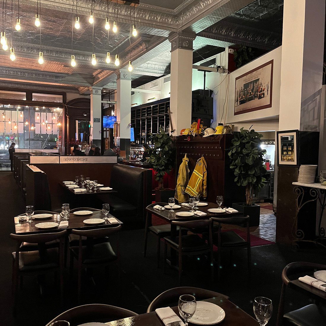 Engine Co. No. 28, Restaurant in Los Angeles