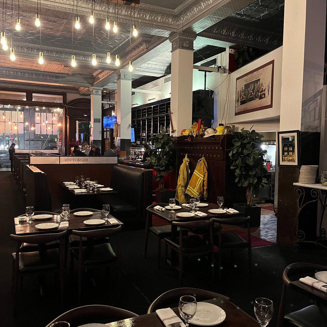 Engine Co. No. 28 restaurant in Los Angeles, United States