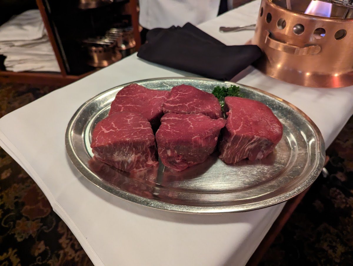LE CONTINENTAL - Cuisine Française - Fruits de Mer / Homard / Steak - Flambé restaurant in Quebec, Canada