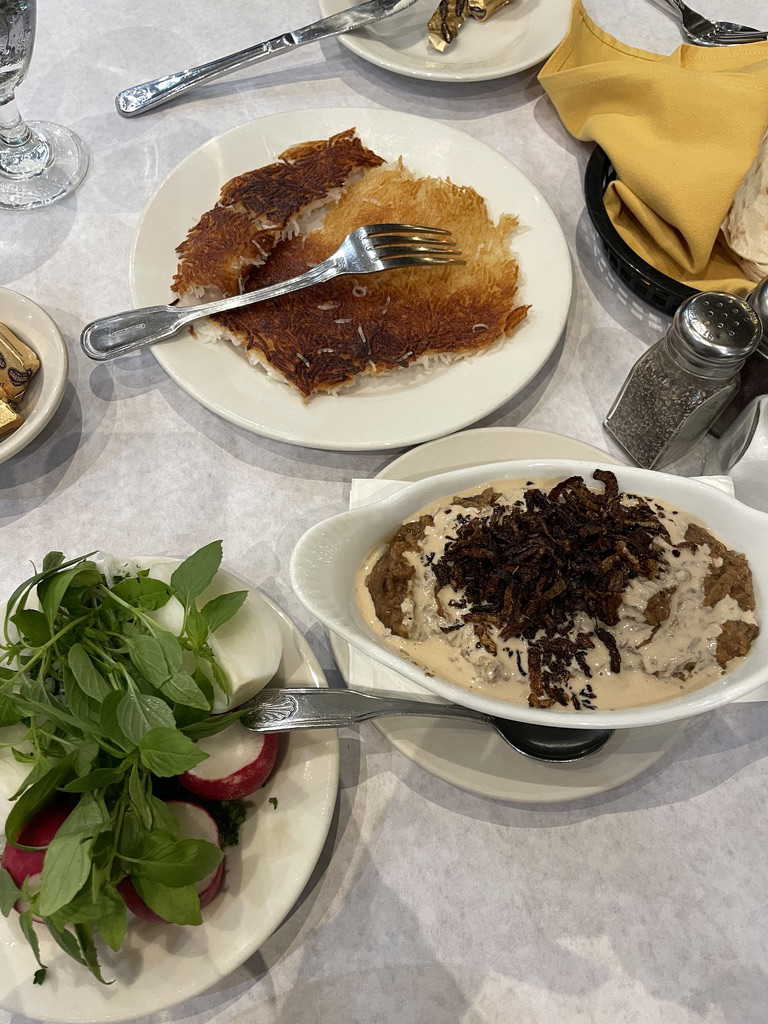 Raffi's Place, Restaurant in Glendale