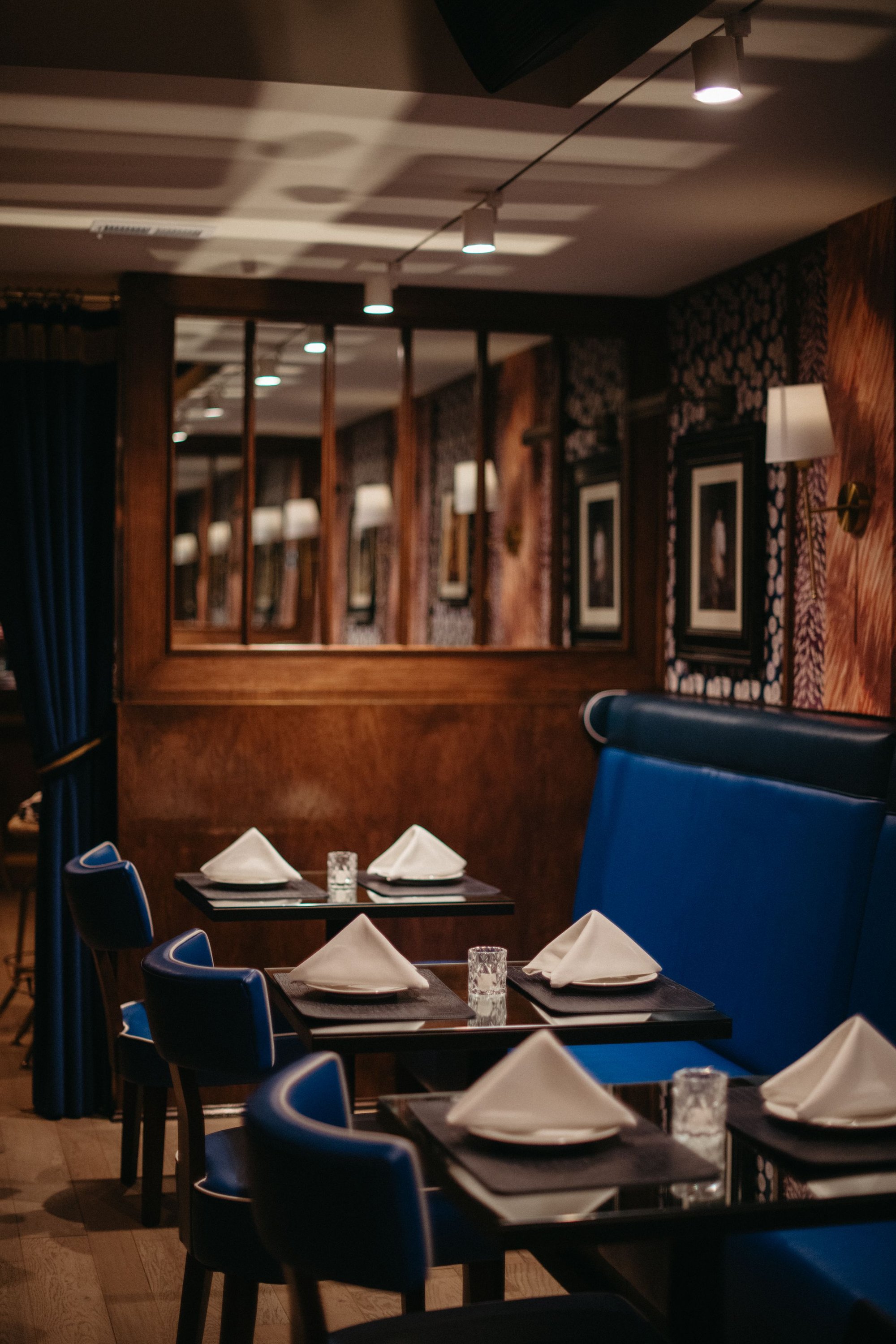 Blue Leopard restaurant in Chicago, United States