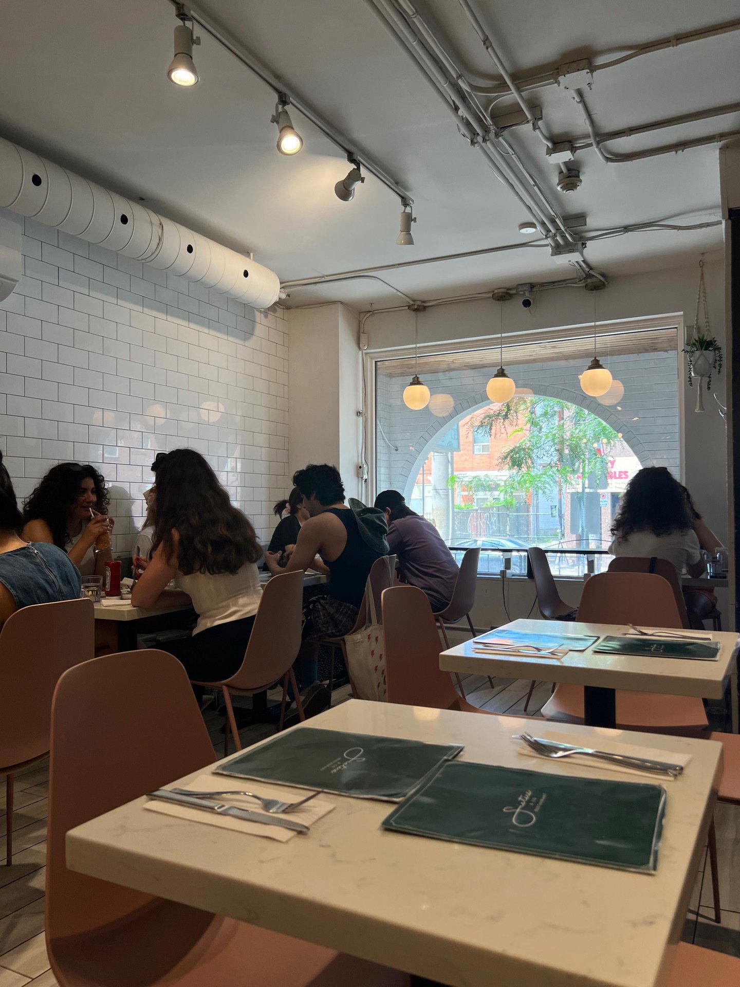 887 Dundas St W restaurant in Toronto, Canada