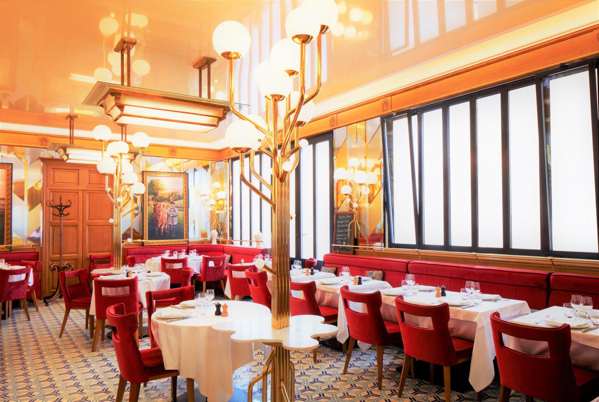 Au Boeuf Couronne restaurant in Paris, France
